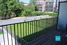 ANTWERPEN - Harmonie: Ruim casco duplexappartement (195m²) met terras.

Gelegen op de hoek van de Haringrodestraat en Zonnewijzerstraat. 
Ruim duplexappartement op gelijkvloerse en eerste verdieping, met 3 slaapkamers, 2 badkamers en ruim terras. 
Di