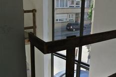 ANTWERPEN - Harmonie: Ruim casco duplexappartement (195m²) met terras.

Gelegen op de hoek van de Haringrodestraat en Zonnewijzerstraat. 
Ruim duplexappartement op gelijkvloerse en eerste verdieping, met 3 slaapkamers, 2 badkamers en ruim terras. 
Di