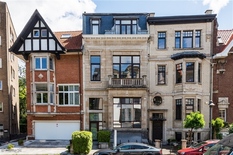 ANTWERPEN - Bosmanslei: Gerenoveerd, majestueus herenhuis van ca 457m², ingericht als kantoorgebouw - EPC label B

BESCHRIJVING:

Op de statige Bosmanslei vinden we dit mooi herenhuis dat gebouwd is in eclectische stijl en omgebouwd werd tot een kant