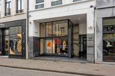 ANTWERPEN - Leopoldstraat: Handelsgelijkvloers van ca 90m²
 
BESCHRIJVING:
 
Commercieel gelijkvloers op AAA-locatie in het winkelhart van Antwerpen, naast de Botanische tuin.
 
BIJZONDERHEDEN:
 
- Onmiddellijk beschikbaar
- Onroerende voorheffi