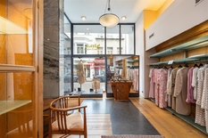 ANTWERPEN - Leopoldstraat: Handelsgelijkvloers van ca 90m²
 
BESCHRIJVING:
 
Commercieel gelijkvloers op AAA-locatie in het winkelhart van Antwerpen, naast de Botanische tuin.
 
BIJZONDERHEDEN:
 
- Onmiddellijk beschikbaar
- Onroerende voorheffi