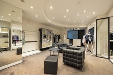 ANTWERPEN - Bij Meir & Keyserlei: Exclusief handelspand op toplocatie!

BESCHRIJVING:

Deze voormalige bioscoop was jarenlang de luxueuze boetiek SN3, een gevestigde waarde in het Antwerpse.
De winkel heeft een ingang via de Frankrijklei en ook via d