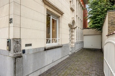 ANTWERPEN - Expo: Prachtige HOB met 3 slaapkamers, 2 badkamers, tuin, lift en oprit met garage

BESCHRIJVING:

Deze statige woonst is gelegen in de gegeerde Expo-wijk. 
Dankzij de lift kan elke verdieping gemakkelijk bereikt worden en dankzij de opri