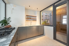 ANTWERPEN - Botanic: Luxuriously renovated flat with 2 bedrooms, 2 bathrooms, terrace and garage box. 

This exceptional flat is located on the 4th floor of a beautiful building.
The flat underwent a total renovation with high-quality materials.
One