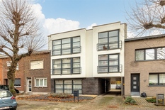 BORSBEEK - Sprinkhaanstraat: Ruim, instapklaar appartement met 2 slaapkamers, groot zonneterras en parking.

Aangenaam en modern appartement gelegen op de 2° verdieping van een klein gebouw (zonder lift) in een rustige straat, doch nabij alle  buurtwin