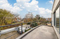 BORSBEEK - Sprinkhaanstraat: Ruim, instapklaar appartement met 2 slaapkamers, groot zonneterras en parking.

Aangenaam en modern appartement gelegen op de 2° verdieping van een klein gebouw (zonder lift) in een rustige straat, doch nabij alle  buurtwin