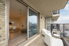 ANTWERPEN - Bij Park Spoor Noord: Instapklaar appartement  met 1 slaapkamer, ruim terras en parking. EPC label A.

Modern appartement (ca 51 m2) gelegen op de 4° verdieping van een goed onderhouden gebouw, nabij het bruisende Eilandje en Park Spoor Noo