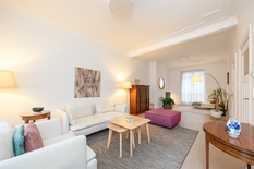 WILRIJK - Park Den Brandt: Instapklaar en luxueus, gemeubeld appartement op toplocatie!

BESCHRIJVING : 

Gerenoveerd appartement van ca 111 m², gelegen op de 1° verdieping van een charmant gebouw in cottage stijl in een groene omgeving, aan Park De