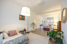 WILRIJK - Park Den Brandt: Instapklaar en luxueus, gemeubeld appartement op toplocatie!

BESCHRIJVING : 

Gerenoveerd appartement van ca 111 m², gelegen op de 1° verdieping van een charmant gebouw in cottage stijl in een groene omgeving, aan Park De