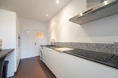WILRIJK - Park Den Brandt: Instapklaar en luxueus, gemeubeld appartement op toplocatie!

BESCHRIJVING : 

Gerenoveerd appartement van ca 111 m², gelegen op de 1° verdieping van een charmant gebouw in cottage stijl in een groene omgeving, aan Park De