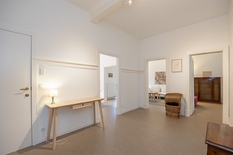 WILRIJK - Park Den Brandt: Instapklaar en luxueus, gemeubeld appartement op toplocatie!

BESCHRIJVING : 

Gerenoveerd appartement van ca 111 m², gelegen op de 1° verdieping van een charmant gebouw in cottage stijl in een groene omgeving, aan Park De