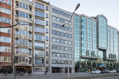 ANTWERPEN - Stadspark: Ruim appartement van ca  201m²  met 3 slaapkamers en prachtig wijds zicht over het Stadspark. Autostaanplaats mogelijk.
 
BESCHRIJVING:
 
Het appartement is gelegen op de 8° en hoogste verdieping van een goed onderhouden gebou