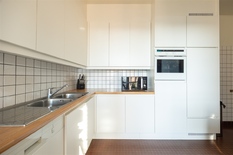 ANTWERPEN - Stadspark: Ruim appartement van ca  201m²  met 3 slaapkamers en prachtig wijds zicht over het Stadspark. Autostaanplaats mogelijk.
 
BESCHRIJVING:
 
Het appartement is gelegen op de 8° en hoogste verdieping van een goed onderhouden gebou