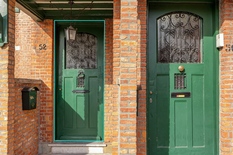 WILRIJK - Park Den Brandt: Authentieke, unieke tweewoonst in cottagestijl. Mogelijkheid tot woon-werkcombinatie op toplocatie.

BESCHRIJVING:

Unieke tweewoonst in cottagestijl. Beide woningen hebben een apart inkomportaal en kunnen onafhankelijk van 