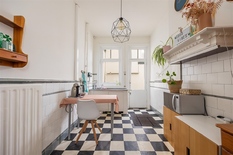 WILRIJK - Park Den Brandt: Authentieke, unieke tweewoonst in cottagestijl. Mogelijkheid tot woon-werkcombinatie op toplocatie.

BESCHRIJVING:

Unieke tweewoonst in cottagestijl. Beide woningen hebben een apart inkomportaal en kunnen onafhankelijk van 