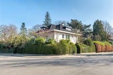 WILRIJK - Park Den Brandt: Prachtige luxevilla op 1.101m² met 5 slaapkamers en 3 badkamers op topligging.

Op enkele stappen van het park, ontdekken we deze unieke, moderne woning, ingericht met de meest hoogwaardige materialen.

BESCHRIJVING:

Gel