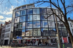 ANTWERPEN - Historisch Centrum: Modern loft-appartement met veel lichtinval en terras.

BESCHRIJVING:

Dit instapklaar appartement bevindt zich op de 2°verdieping van een goed onderhouden gebouw met lift.
Gelegen in het historisch centrum op wandela