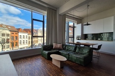 ANTWERPEN - Historisch Centrum: Modern loft-appartement met veel lichtinval en terras.

BESCHRIJVING:

Dit instapklaar appartement bevindt zich op de 2°verdieping van een goed onderhouden gebouw met lift.
Gelegen in het historisch centrum op wandela