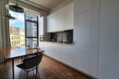 ANTWERPEN - Historisch Centrum: Modern loft-appartement met veel lichtinval en terras.

BESCHRIJVING:

Dit instapklaar appartement bevindt zich op de 2°verdieping van een goed onderhouden gebouw met lift.
Gelegen in het historisch centrum op wandela