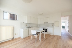 ANTWERPEN - Tussen Hopland en Meir: Dakappartement met maar liefst 30m² aan zonneterrassen, op topligging.
 
Dit appartement bevindt zich in het centrum van de stad, tussen de Meir en Hopland, in het meest bruisende gedeelte van het Antwerpse stadscent
