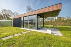 WILRIJK - Elsdonk: Prachtig gelegen casco nieuwbouwvilla met 7 slaapkamers, 5 badkamers, garage en lift op 1.198m² grond.

Nog af te werken nieuwbouwvilla met een bebouwde oppervlakte van ca 800m² (incl. poolhouse, garage en kelder) in de gegeerde Eld