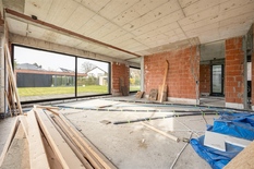 WILRIJK - Elsdonk: Prachtig gelegen casco nieuwbouwvilla met 7 slaapkamers, 5 badkamers, garage en lift op 1.198m² grond.

Nog af te werken nieuwbouwvilla met een bebouwde oppervlakte van ca 800m² (incl. poolhouse, garage en kelder) in de gegeerde Eld