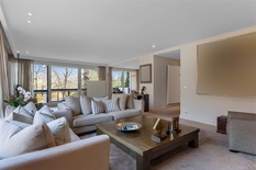 WILRIJK-ANTWERPEN: Den Brandt/Nachtegalenpark: Superb, volledig gerenoveerd appartement op toplocatie (ca 240m² ) met 4 slaapkamers + terrassen en 2 garages.
 
Dit prachtig appartement is gelegen op de 2° verdieping van een stijlvolle en zeer gegeerde