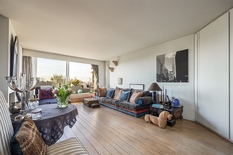 ANTWERPEN - Jan Van Rijswijcklaan: BOHO-style penthouse met superb, groot zonneterras met een panorama over heel Antwerpen +  P.

BESCHRIJVING:

Men betreedt deze sfeervolle penthouse via de 7° verdieping die baadt in het licht. 
Met maar liefst 3 t