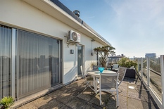 ANTWERPEN - Jan Van Rijswijcklaan: BOHO-style penthouse met superb, groot zonneterras met een panorama over heel Antwerpen +  P.

BESCHRIJVING:

Men betreedt deze sfeervolle penthouse via de 7° verdieping die baadt in het licht. 
Met maar liefst 3 t