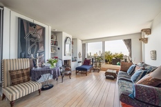 ANTWERPEN - Jan Van Rijswijcklaan: BOHO-style penthouse met superb, groot zonneterras met een panorama over heel Antwerpen +  P.

BESCHRIJVING:

Men betreedt deze sfeervolle penthouse via de 7° verdieping die baadt in het licht. 
Met maar liefst 3 t