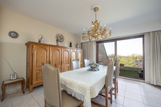WILRIJK - Residentie Nachtegalenhof: Duplex-penthouse met 2 terrassen, prachtig zicht en P.

Ruim duplex-appartement gelegen in de gegeerde residentie Nachtegalenhof nabij Park Den Brandt. Zeer rustige ligging met mooi uitzicht op domein en vijver.
Uit