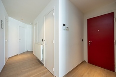 ANTWERPEN - Kievitplein: Recent gerenoveerd en gemeubeld appartement met terras. EPC-label A.
 
Dit recent gerenoveerde, gemeubelde appartement (ca 92m²) bevindt zich op de 2°verdieping van een goed onderhouden gebouw met lift.
Gelegen nabij het Kiev