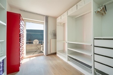 ANTWERPEN - Kievitplein: Recent gerenoveerd en gemeubeld appartement met terras. EPC-label A.
 
Dit recent gerenoveerde, gemeubelde appartement (ca 92m²) bevindt zich op de 2°verdieping van een goed onderhouden gebouw met lift.
Gelegen nabij het Kiev