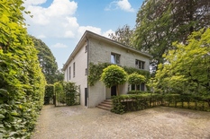 WILRIJK - Park Den Brandt: Stijlvolle, gezellige villa met 4 slaapkamers en 3 badkamers. EPC-label C.

Deze villa is rustig gelegen aan Park Den Brandt.
Vlot bereikbaar via E19, Ring en A12 en nabij winkels en horeca. 
Met het openbaar vervoer op wand