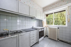 WILRIJK - Steytelinck: Mooie, architecturale woning op 652m² met grote zuidgerichte tuin en achterliggende bouwgrond van 433m².

Deze unieke, halfopen bebouwing is rustig gelegen aan het prachtige Steytelinckpark en bij het centrum van Wilrijk en kan 
