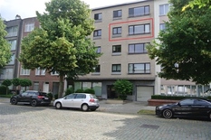 WILRIJK - Park Den Brandt: Zeer  aangenaam appartement met 2 slaapkamers en terras.

BESCHRIJVING:

Het appartement is gelegen op de 3° verdieping van een goed onderhouden gebouw.
Inkom via een beveiligde deur.
Inkomhal op parket met vestiairekast 