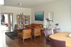 WILRIJK - Park Den Brandt: Zeer  aangenaam appartement met 2 slaapkamers en terras.

BESCHRIJVING:

Het appartement is gelegen op de 3° verdieping van een goed onderhouden gebouw.
Inkom via een beveiligde deur.
Inkomhal op parket met vestiairekast 