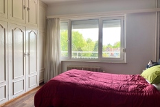 WILRIJK - Park Den Brandt: Zeer  aangenaam appartement met 2 slaapkamers en terras.

BESCHRIJVING:

Het appartement is gelegen op de 3° verdieping van een goed onderhouden gebouw.
Inkom via een beveiligde deur.
Inkomhal op parket met vestiairekast 