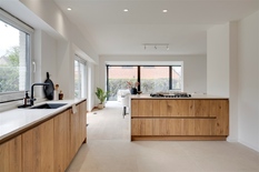 WILRIJK - Elsdonk: Luxueus gerenoveerde, moderne villa met 4 slaapkamers en 3 badkamers op 705m² met zuidtuin. EPC-label B.

Op een rustige ligging te Elsdonk vinden we deze mooie villa met een hoge graad van afwerking en een prachtige lichtinval dankz