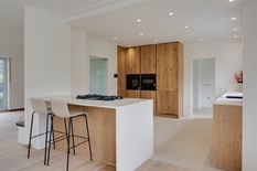 WILRIJK - Elsdonk: Luxueus gerenoveerde, moderne villa met 4 slaapkamers en 3 badkamers op 705m² met zuidtuin. EPC-label B.

Op een rustige ligging te Elsdonk vinden we deze mooie villa met een hoge graad van afwerking en een prachtige lichtinval dankz