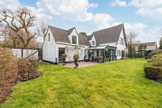 BERCHEM - Pulhof: Projectvilla op een perceel van 762m² in gegeerde villawijk 

Indien u op zoek bent naar een bouwgrond voor de bouw van een nieuwbouw villa, dan is dit een ideale opportuniteit. 
In de Antwerpse zuidrand, waar bouwgronden schaars zij