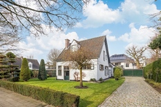 BERCHEM - Pulhof: Projectvilla op een perceel van 762m² in gegeerde villawijk 

Indien u op zoek bent naar een bouwgrond voor de bouw van een nieuwbouw villa, dan is dit een ideale opportuniteit. 
In de Antwerpse zuidrand, waar bouwgronden schaars zij