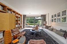 RIJK - Park Den Brandt: Karaktervolle villa met 4 slaapkamers, 3 badkamers en grote, zonnige tuin.

Gelegen op een uitzonderlijke locatie, biedt deze villa een unieke combinatie van ruimte, licht, gezelligheid en rust. 

BESCHRIJVING: 

Via de sfeer