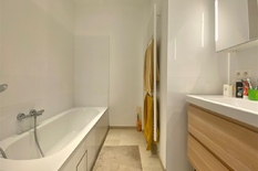 BERCHEM - Ringlaan 23 - Mooi en instapklaar appartement (ca 118 m2) op topligging met 2 slaapkamers en terras zowel voor- als achteraan.

BESCHRIJVING :

Aangenaam appartement met twee terrassen gelegen op de 1° verdieping van een verzorgd en rustig 