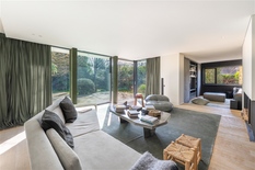 WILRIJK - Park Den Brandt: Prachtige luxevilla op 1.101m² met 5 slaapkamers en 3 badkamers op topligging.

Op enkele stappen van het park, ontdekken we deze unieke, moderne woning, ingericht met de meest hoogwaardige materialen.

BESCHRIJVING:

Gel