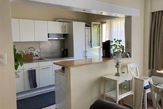 WILRIJK - Park Den Brandt- Pastoor De Conincklaan: Instapklaar appartement met 2 slaapkamers en garagebox.

BESCHRIJVING:

Het appartement bevindt zich op de 1° verdieping van een klein, goed onderhouden gebouw, zonder lift.
Inkomhal met vestiaireka