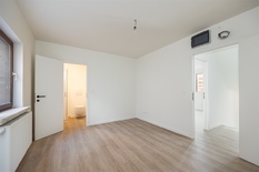 WILRIJK - Park Den Brandt: Recent gerenoveerde woning, geschikt voor co-housing.

BESCHRIJVING:

Instapklare woning; eerste bewoning na kwalitatieve renovatie. Ideale ligging nabij Park Den Brandt, winkels en ziekenhuizen. 
Zeer vlot bereikbaar met o