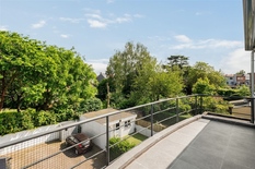 BORSBEEK - Sprinkhaanstraat: Ruim, instapklaar appartement met 2 slaapkamers, groot zonneterras en parking.

Aangenaam en modern appartement gelegen op de 2° verdieping van een klein gebouw (zonder lift) in een rustige straat, doch nabij alle  buurtwin