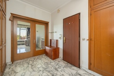 ANTWERPEN - Stadspark: Aangenaam en lichtrijk appartement met 2 slaapkamers, prachtig uitzicht over het park en inpandige autostaanplaats. EPC-label C.
 
BESCHRIJVING:
 
Het appartement is gelegen op de 8° verdieping van een goed onderhouden gebouw.
