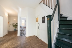 WILRIJK - Park Den Brandt: Authentieke, unieke tweewoonst in cottagestijl. Mogelijkheid tot woon-werkcombinatie op toplocatie.

BESCHRIJVING:

Unieke tweewoonst in cottagestijl. Beide woningen hebben een apart inkomportaal en kunnen onafhankelijk van 
